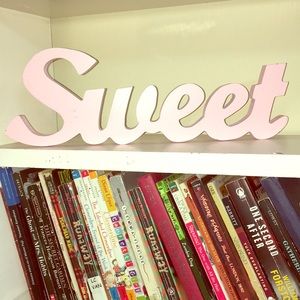 Bookshelf decoration